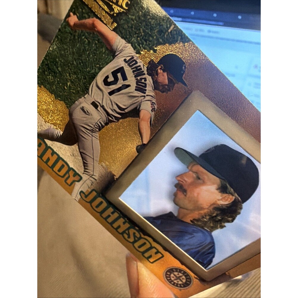 1998 Pacific Invincible - Randy Johnson #65 - Picture 2 of 9
